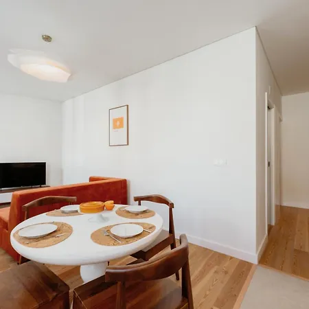 Apartment Mary Orange - No 236 1d - Chick & Cozy Two-bedroom Lisbon